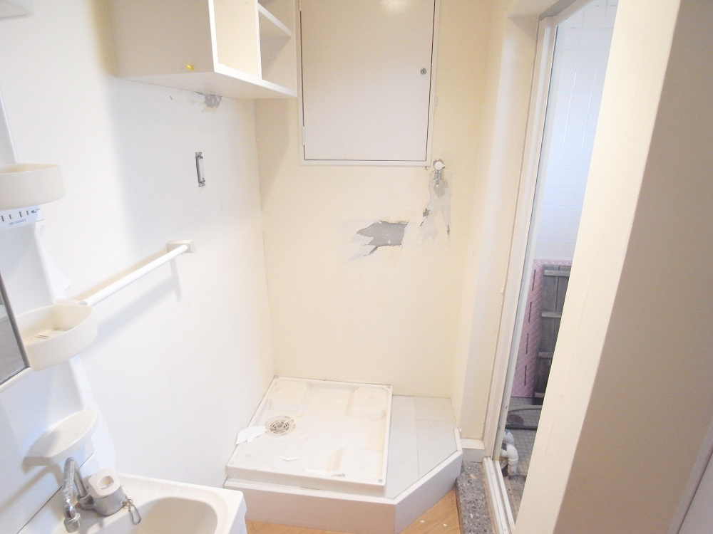 Other Equipment. Indoor laundry bread