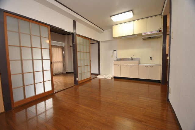 Living and room. Spacious living room!