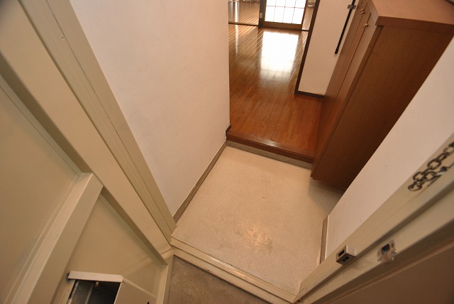 Entrance. Entrance is also comparatively wide!