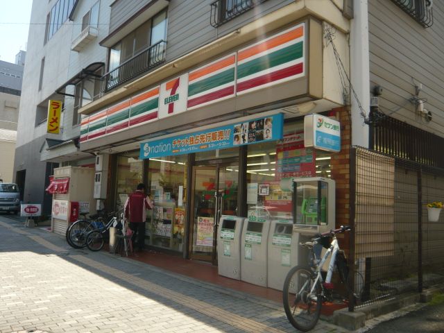 Convenience store. Seven-Eleven (convenience store) up to 100m