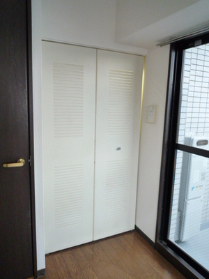 Kitchen. Hide kitchen