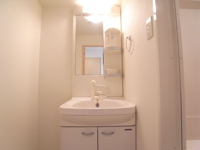 Washroom. Wash basin