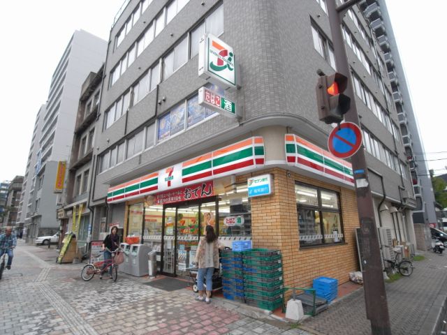 Convenience store. 480m to Seven-Eleven (convenience store)