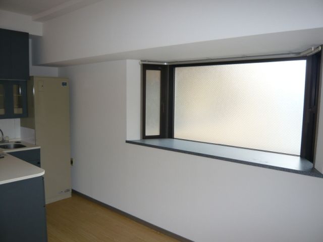 Other room space. bay window