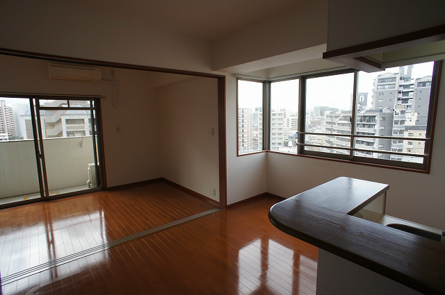 Living and room. Minoshima shopping street just off ☆ 