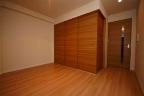 Living and room. Spacious stylish living ☆