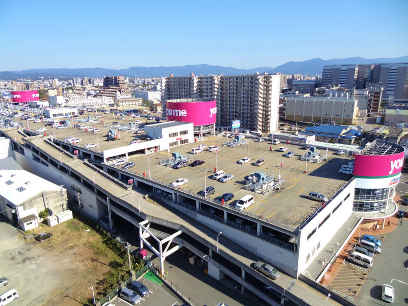Shopping centre. Yumetaun Hakata shop until the (shopping center) 576m