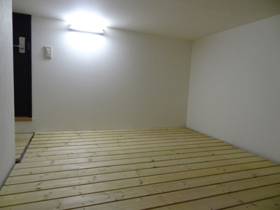 Living and room. Underfloor Storage