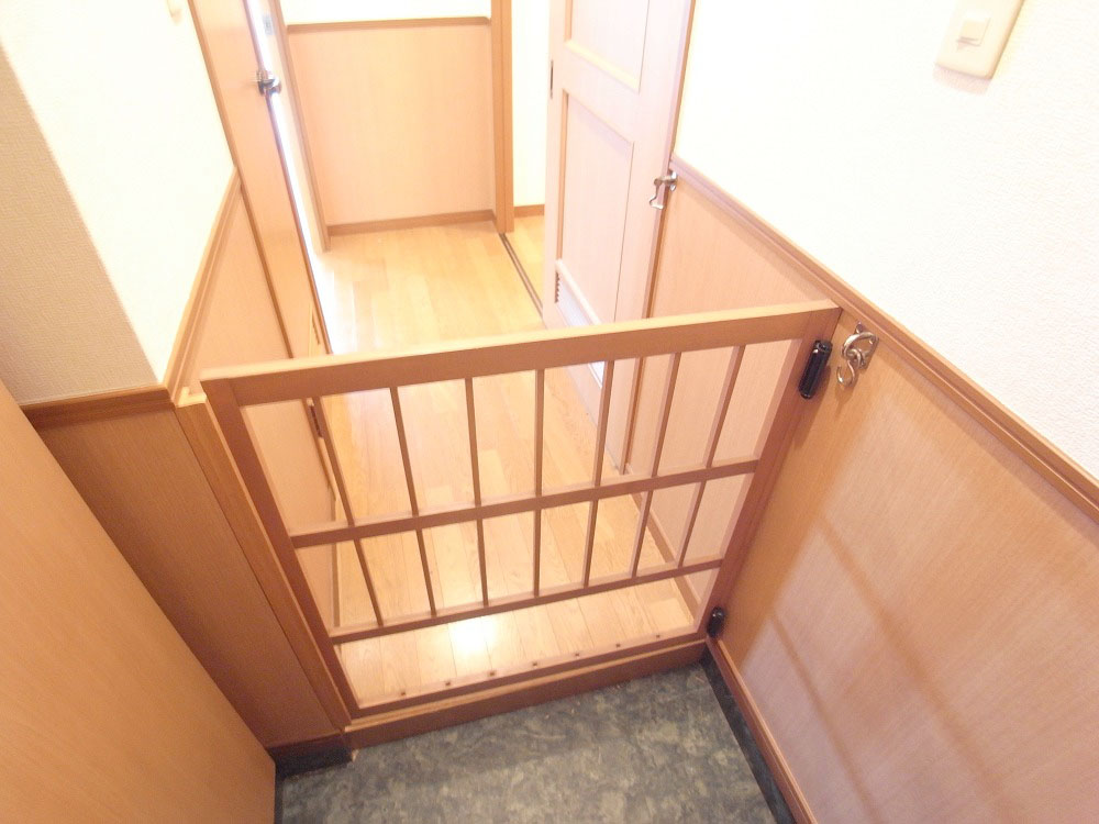 Other Equipment. With pet jumping out prevention fence