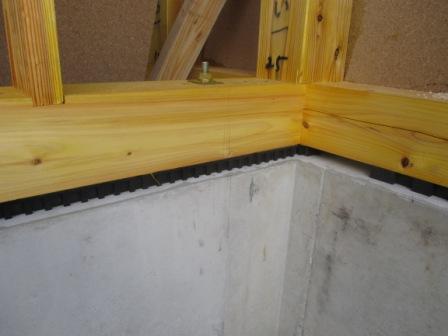 Construction ・ Construction method ・ specification. Basic packing method, Breathable than anything. By laying the packing, To ensure the passage of air, By also taking the gap in basic packing, Also it says that one of the basic packing of benefits works to moisture from the concrete to prevent from being transmitted directly to the foundation