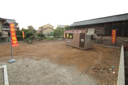 Local photos, including front road. All three compartment Subdivision in Selling the concept housing Until Backed North Elementary School is a 11-minute walk away is a very quiet residential area First-come-first-served basis start accepting!