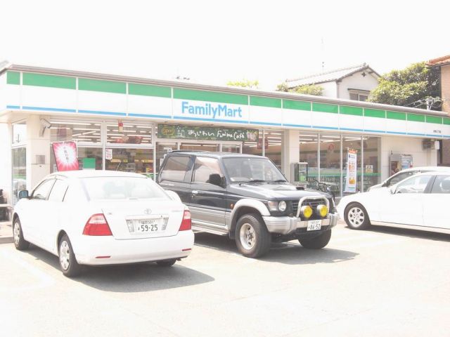 Convenience store. 580m to Family Mart (convenience store)