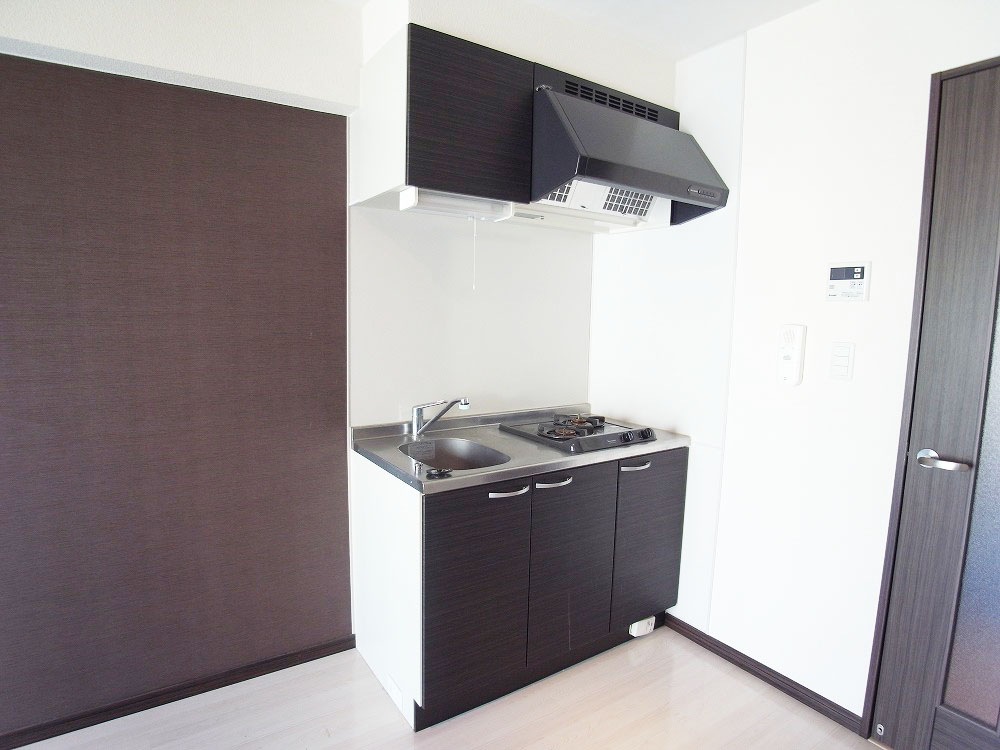 Kitchen. 2-neck with gas stove