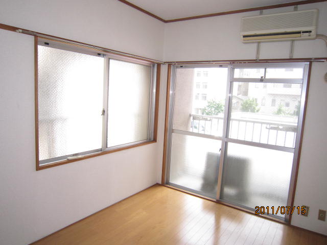 Living and room. Day good