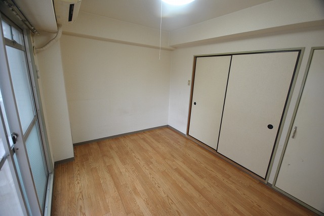 Living and room. I hope also in charge with the Japanese-style room!