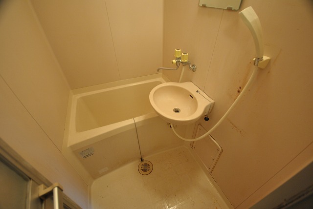 Bath. Bathing Let soak slowly!