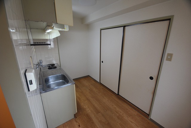 Kitchen. Kitchen around also is spread!