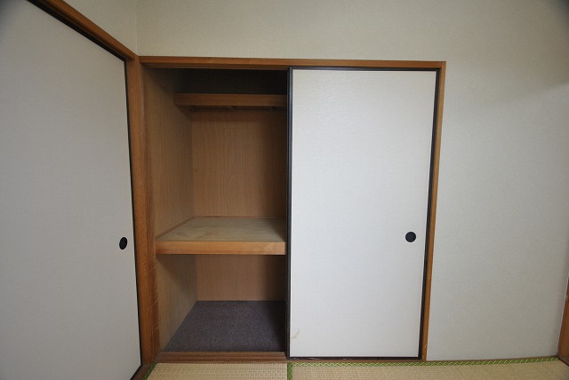 Receipt. Closet is also depth!