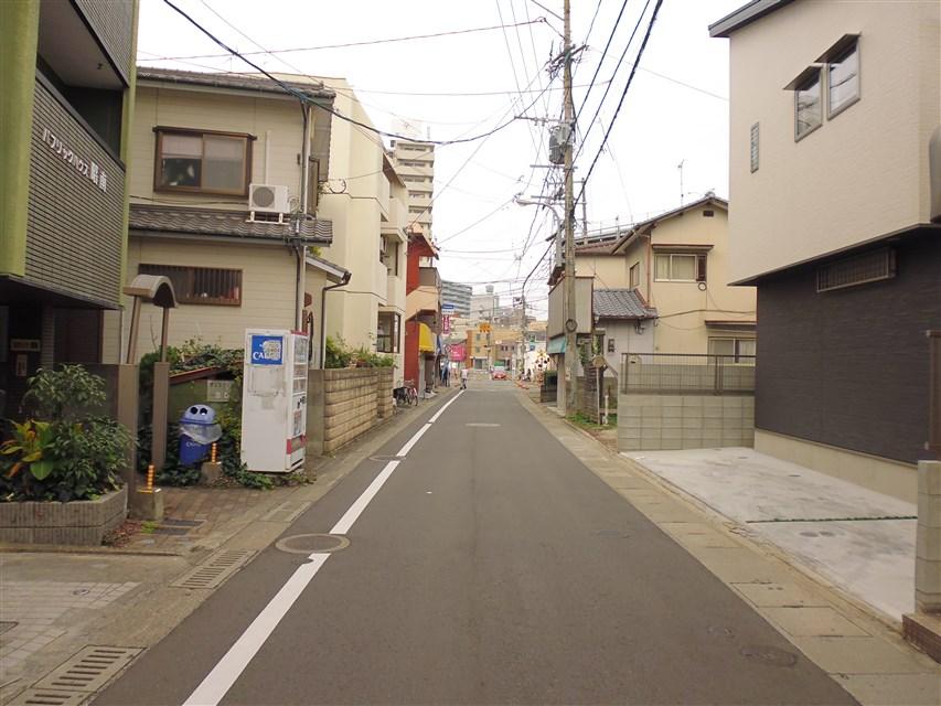 Local photos, including front road. Frontal road