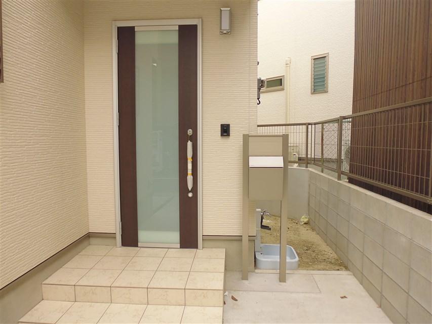 Entrance. Entrance door