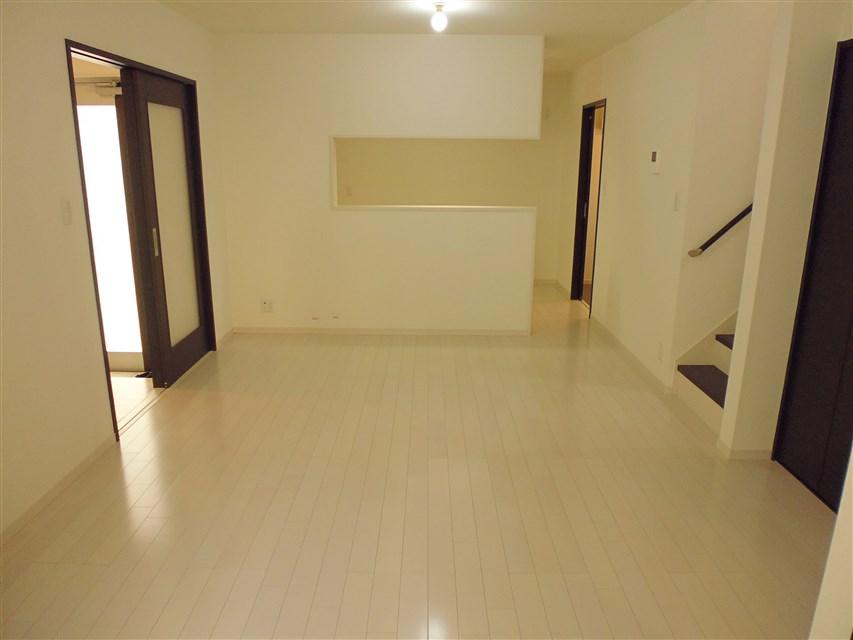 Living. Bright and wide over have living