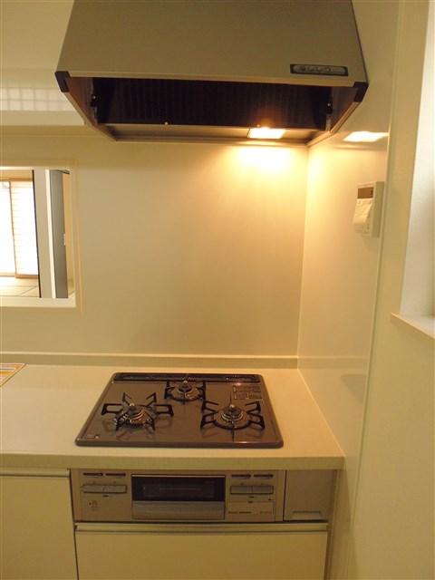 Kitchen. Three-necked gas stove