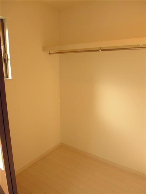 Receipt. Walk-in closet