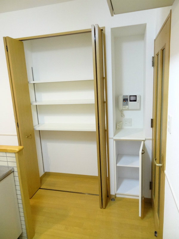 Receipt. Kitchen next to storage