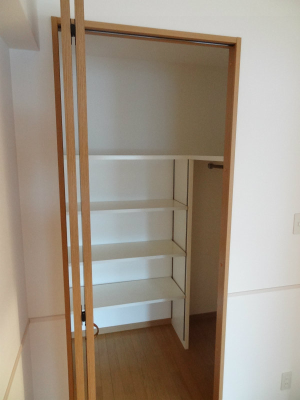 Receipt. Walk-in closet