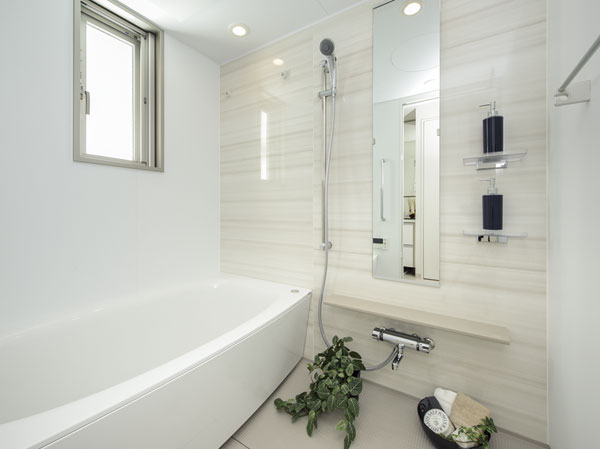 Bathing-wash room.  [bathroom] Letting loose yourself in the bathtub, To reset the heart. And well-honed sense of beauty, And comfortable. We prepared the quality of relaxation.