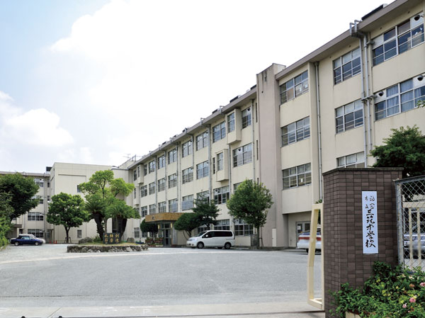 Surrounding environment. Sanchiku junior high school (about 990m / Walk 13 minutes)