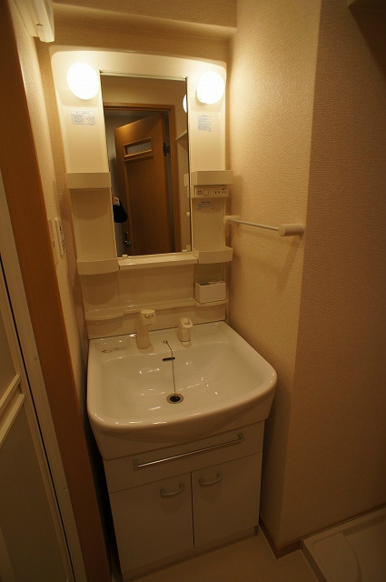 Entrance. Shower Dresser ☆