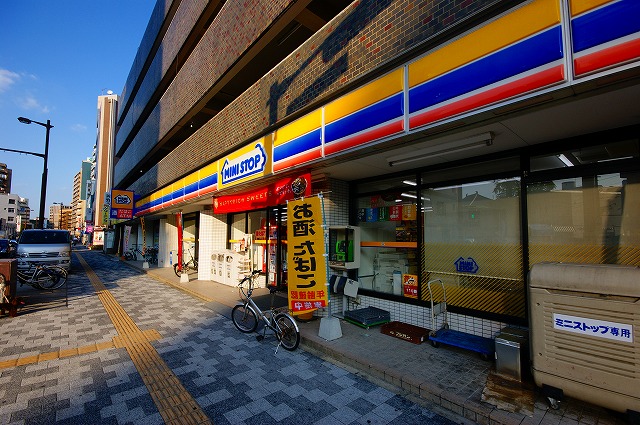 Convenience store. MINISTOP up (convenience store) 160m