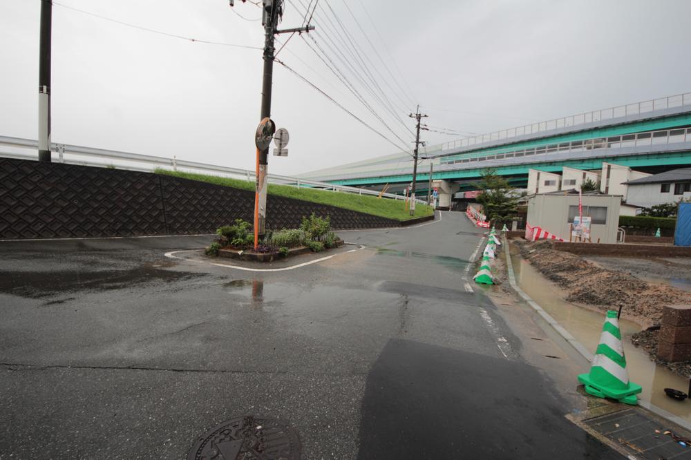 Local photos, including front road. Local (11 May 2013) Shooting