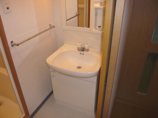 Washroom. Washbasin independence