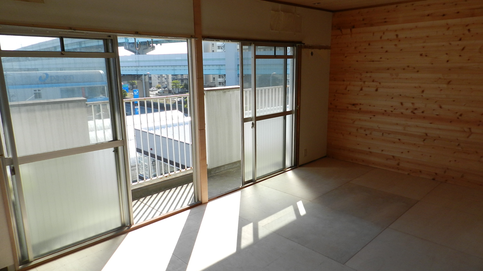 Living and room. Living plus Western-style (under construction)