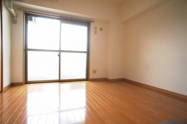 Other room space. Sun feels good (^ v ^)