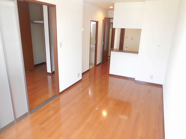 Living and room. Built shallow only to new.