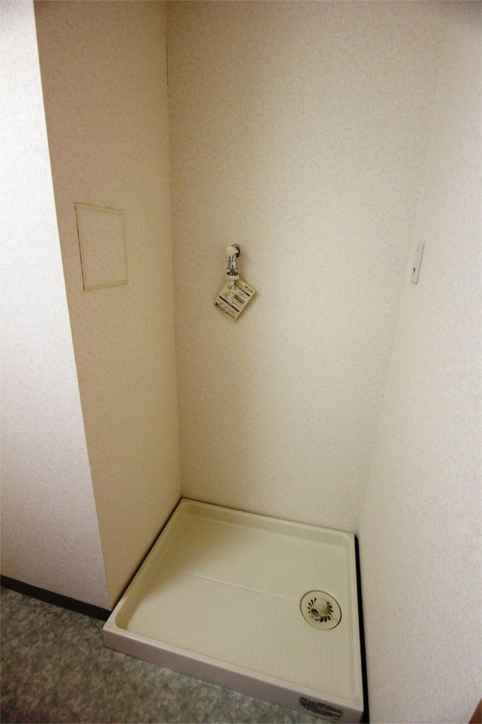 Other Equipment. Indoor Laundry Storage Another Room No. reference photograph