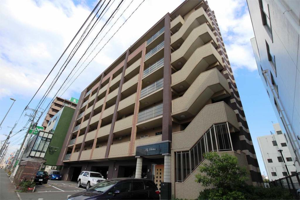 Building appearance. Initial cost may be divided and credit card settlement possible. 