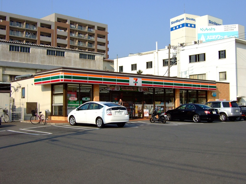 Convenience store. 160m to Seven-Eleven (convenience store)