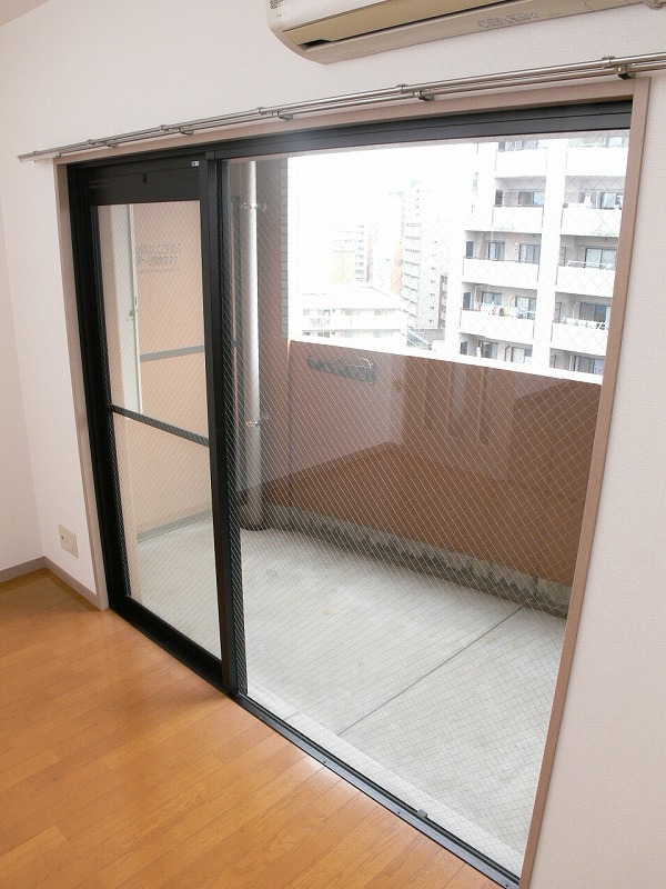 Other Equipment. Spacious window