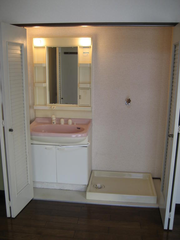 Other. Wash basin, Washing machine location