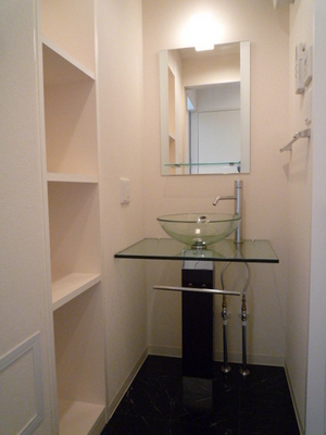 Washroom. Wash basin