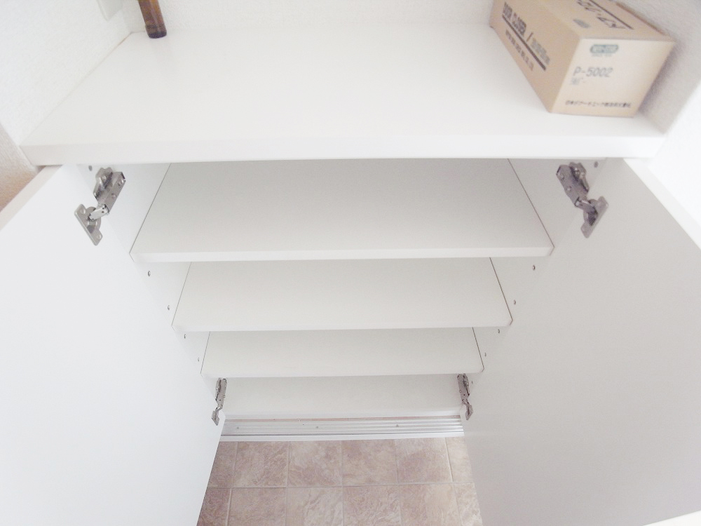 Receipt. Shoe box ( ※ Indoor photo will be the same type of photo)