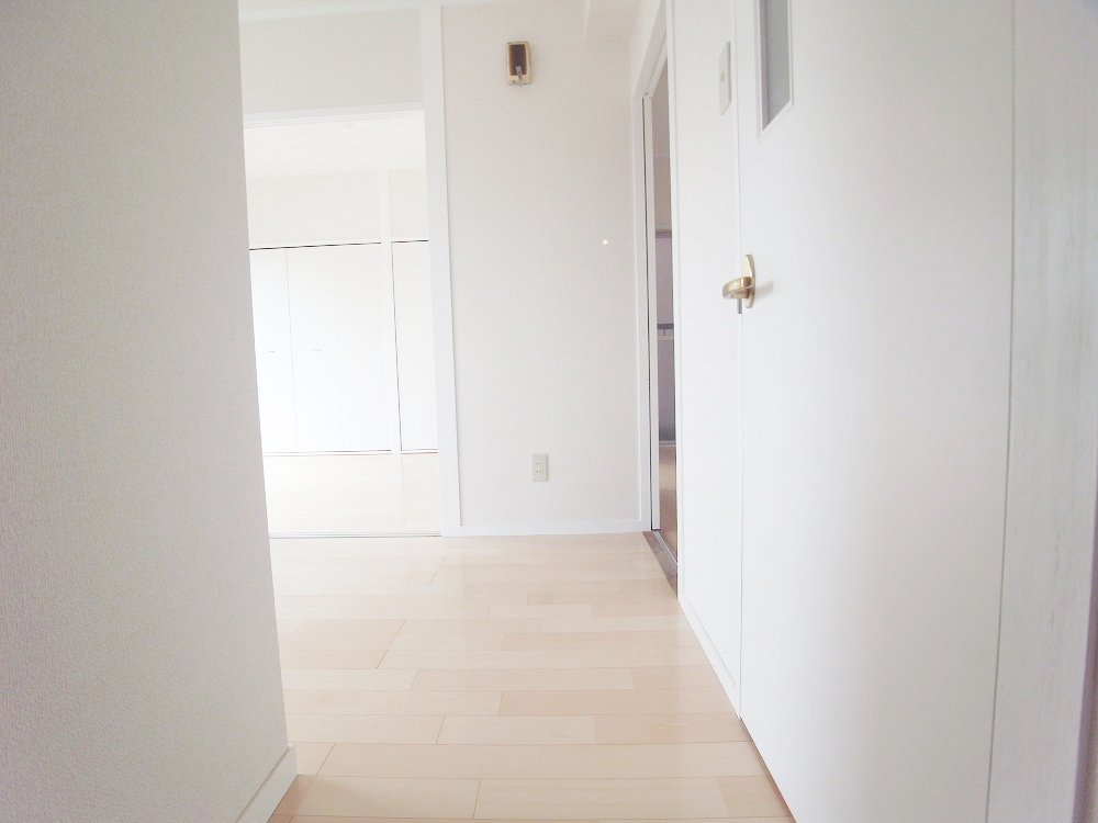 Entrance. ( ※ Indoor photo will be the same type of photo)