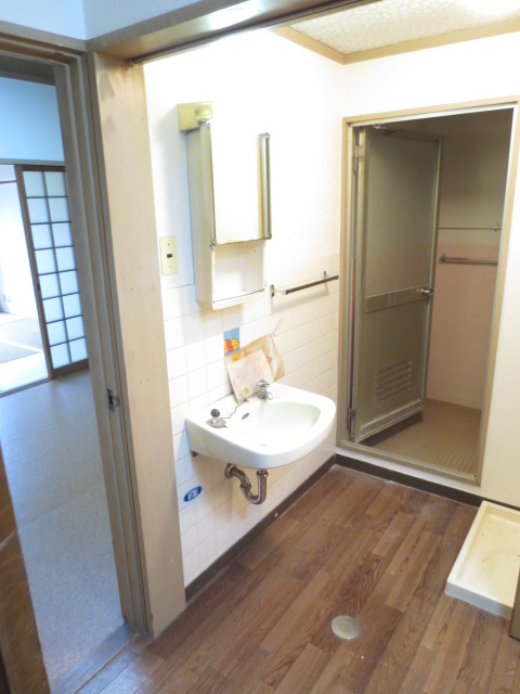 Washroom. Wash dressing room