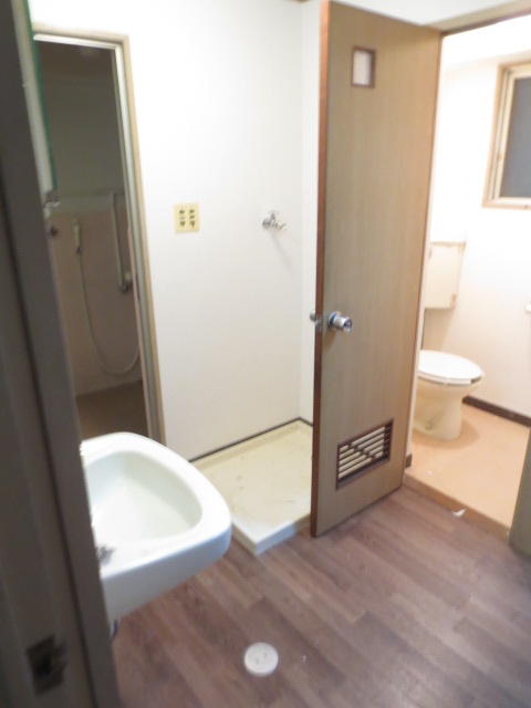 Washroom. Wash dressing room