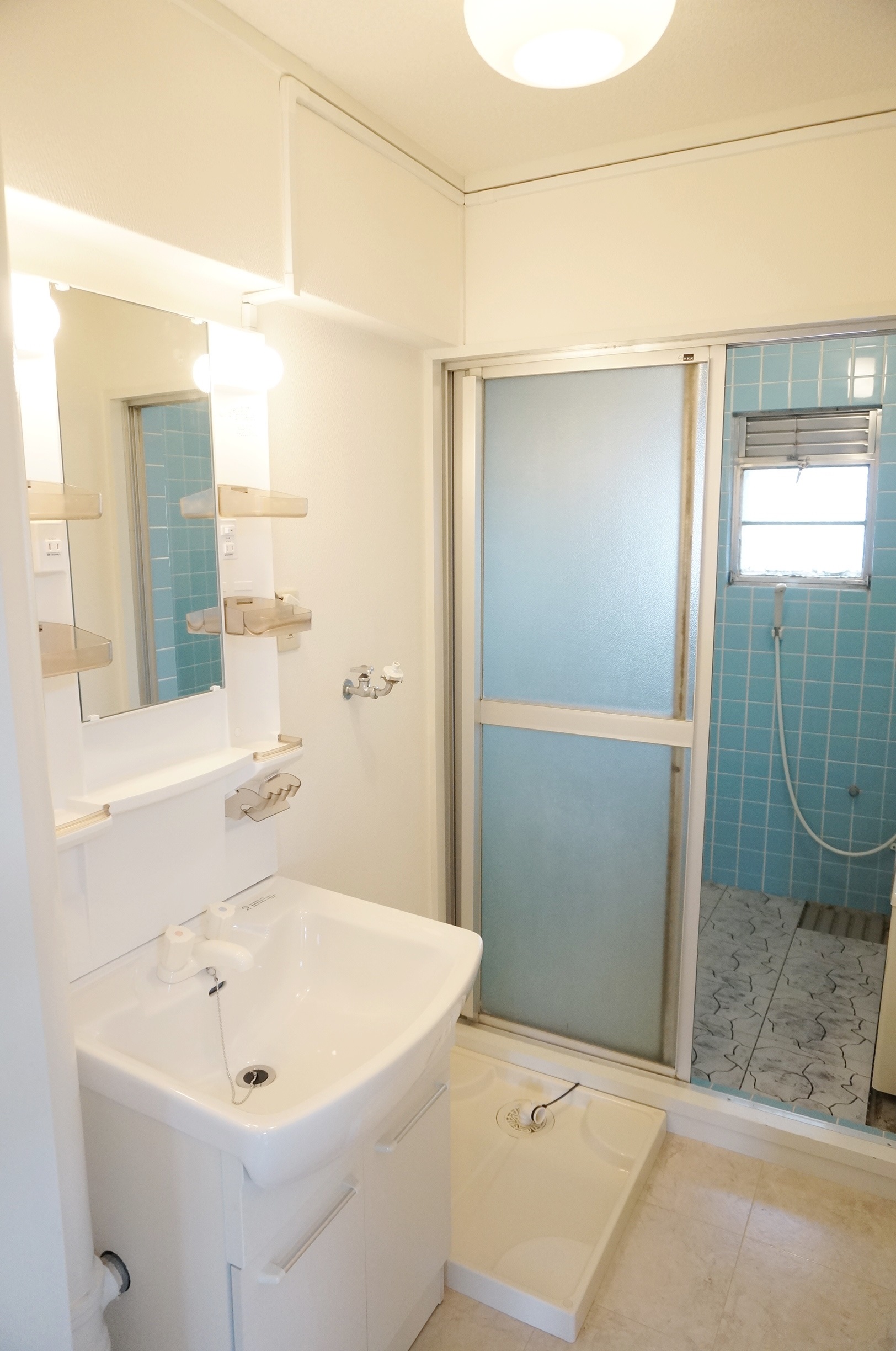 Washroom. Washbasin new