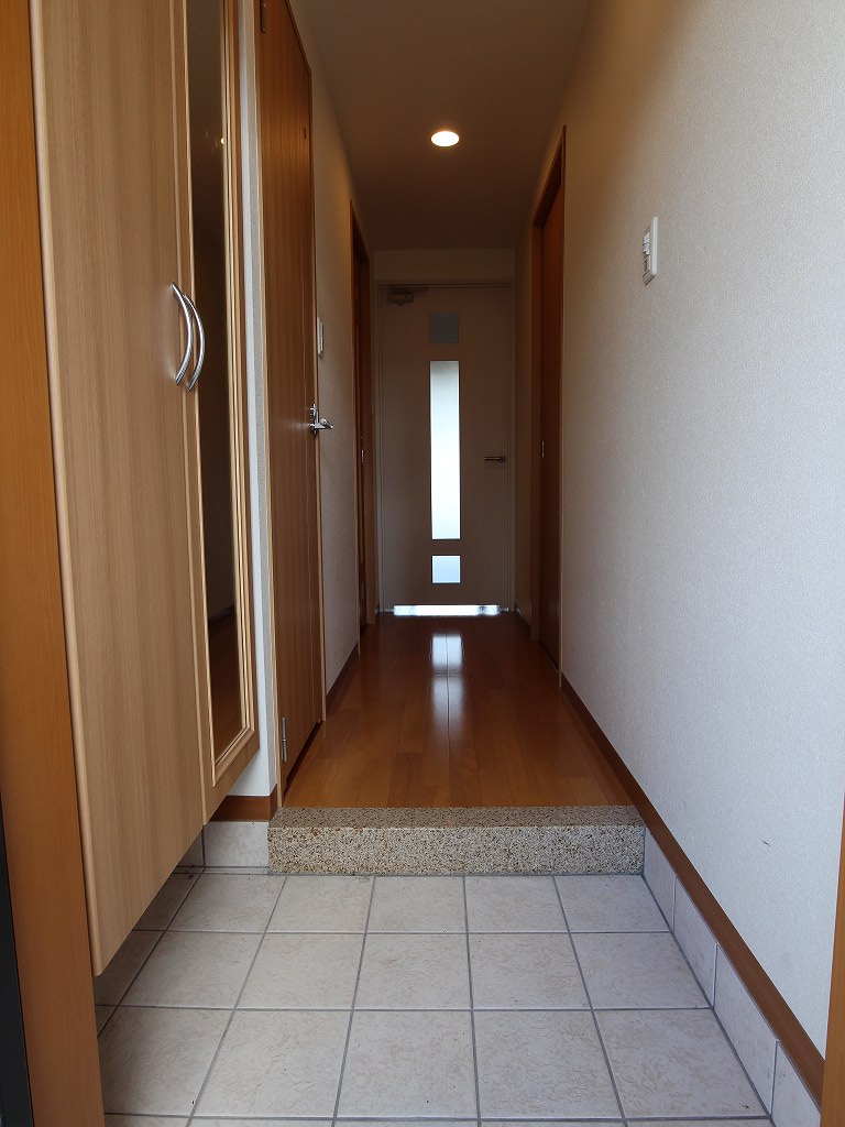 Entrance. Entrance Another Room No. reference photograph